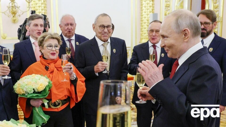 "Кучка маразматиков и старая проститутка". Как Неелова "испортила некролог", приняв орден от Путина