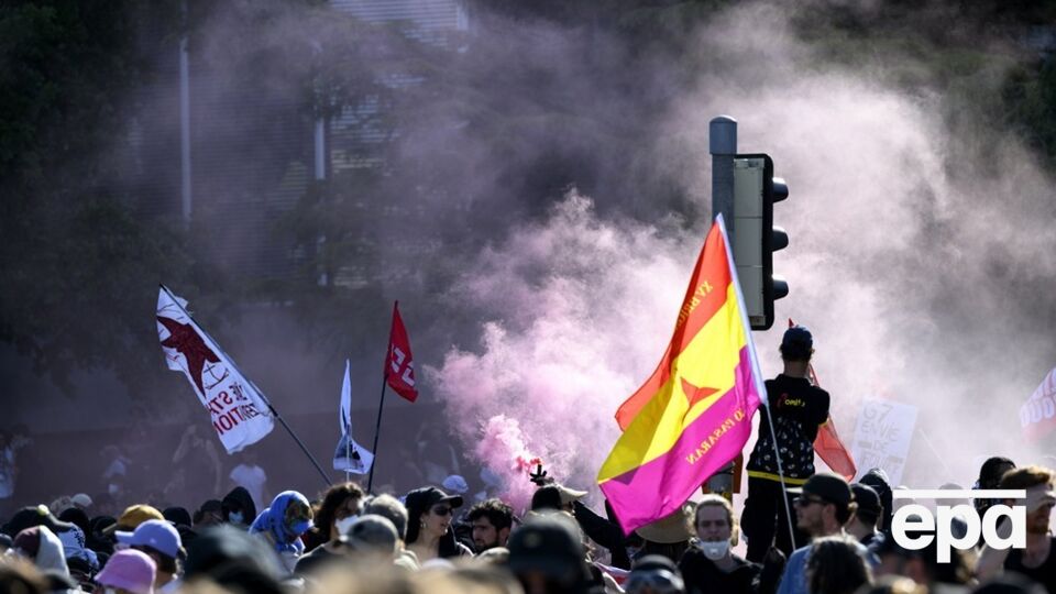 Саміт G7 під посиленою охороною. У Франції стягують тисячі силовиків, уже розпочалися протести