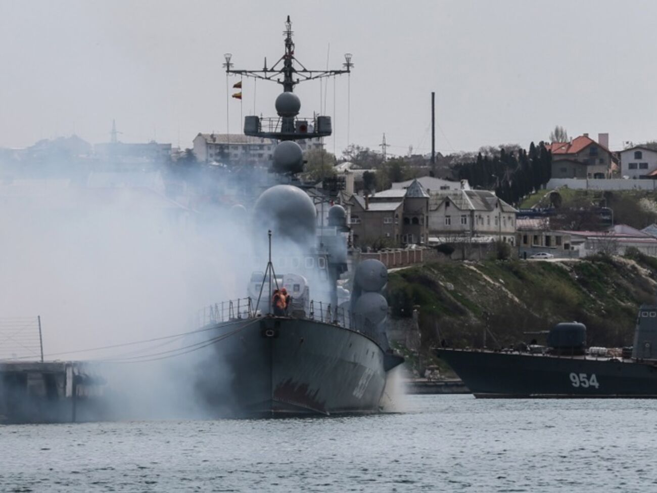 "Хто розуміє – не тягне". Командування Чорноморського флоту РФ, імовірно, тікає з Криму – "Атеш"