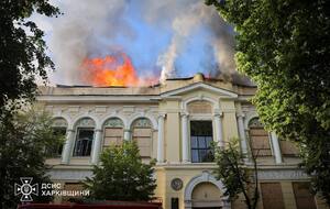 Российский дрон попал в художественный музей в центре Харькова. Среди пострадавших – младенец