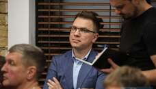 Якби Україна капітулювала, її рейтинг різко покращився б