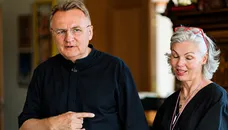 Сини мера Львова – за кордоном. Яке запитання про дітей роздратувало дружину Садового. Відео