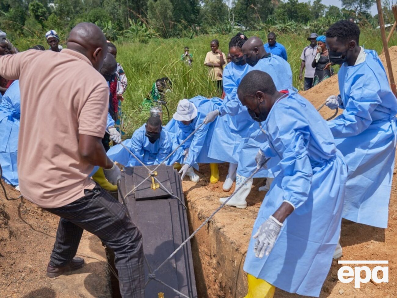 Третій найсмертоносніший спалах Еболи в історії. Влада ДР Конго може занижувати реальну кількість померлих