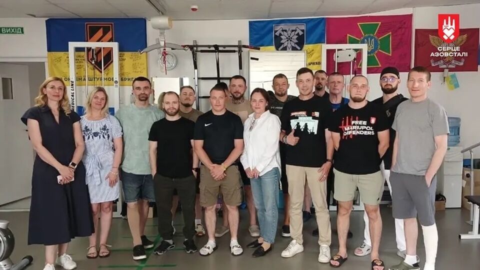 Тренер "Серця Азовсталі" з посттравматичного зростання провів зустріч із захисниками Маріуполя