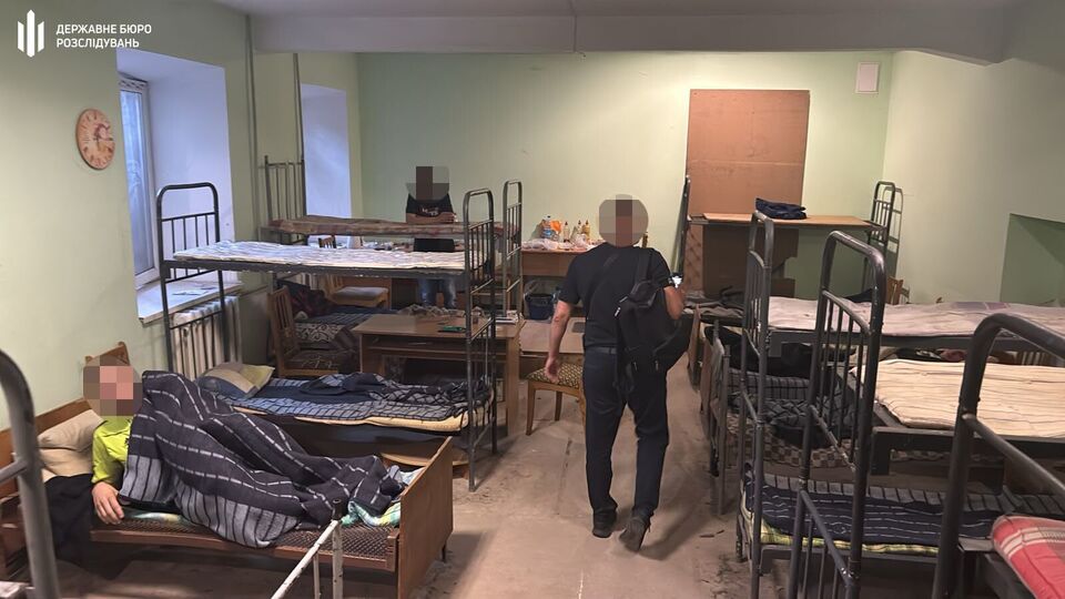 Катування і сексуальне насилля над мобілізованими. ДБР розповіло про підозру працівникам ТЦК