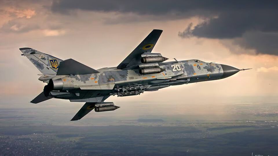 У Хмельницькій області розбився бомбардувальник Су-24М. Головне