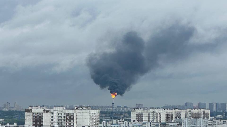 Столицю РФ масовано атакували дрони. Загорілося "серце" московського НПЗ