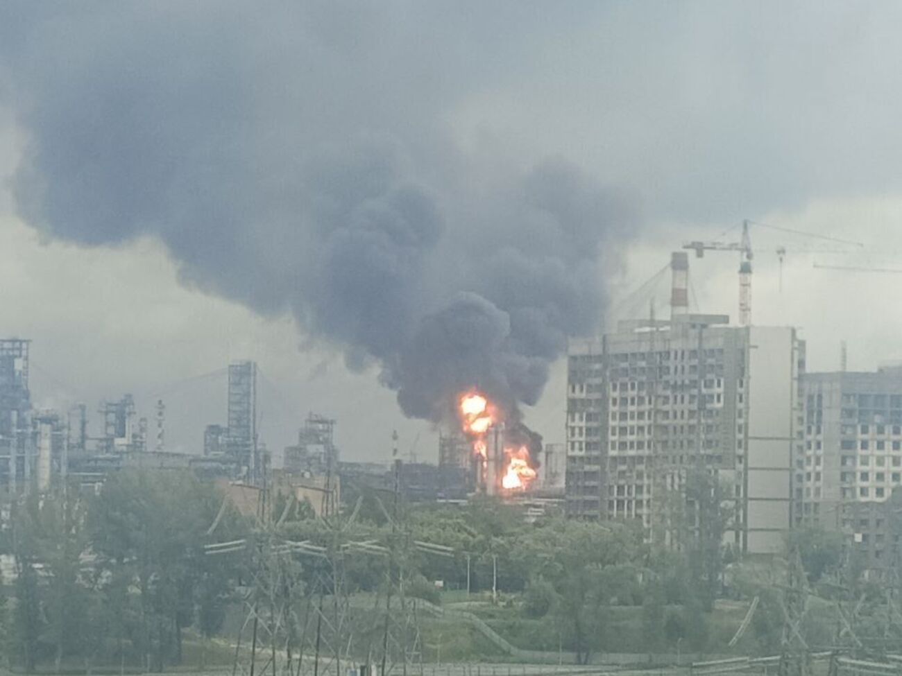 Атака на Москву – одна із наймасштабніших цього року. Зеленський підтвердив ураження НПЗ