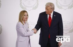 "Трамп, у тебя проблемы". В сети обсуждают угрожающую позу Мелони. Видео