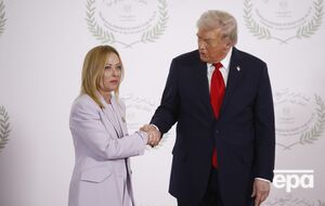 "Трамп, у тебя проблемы". В сети обсуждают угрожающую позу Мелони. Видео