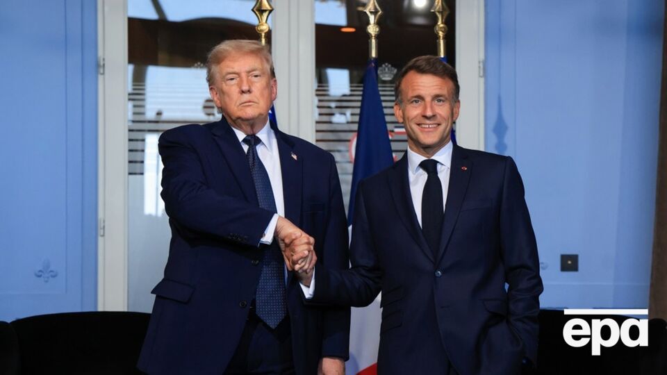 "Боже, дай мне сил". Почему Трамп перестал доминировать и пожал руку Макрона, как "дохлая рыба"