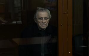 Криминального авторитета, которого Путин "часами ждал в подсобке", обвинили в убийстве и арестовали