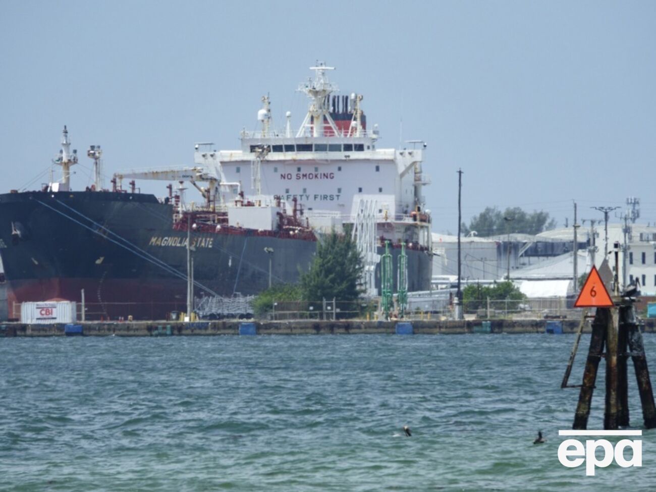 США зняли морську блокаду з Ірану, але американські військові кораблі пильнуватимуть