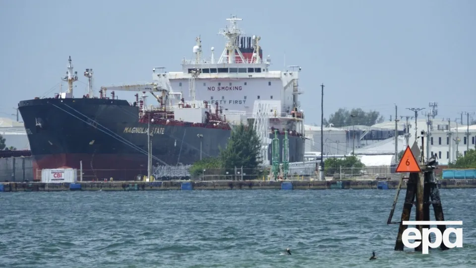 США зняли морську блокаду з Ірану, але американські військові кораблі пильнуватимуть