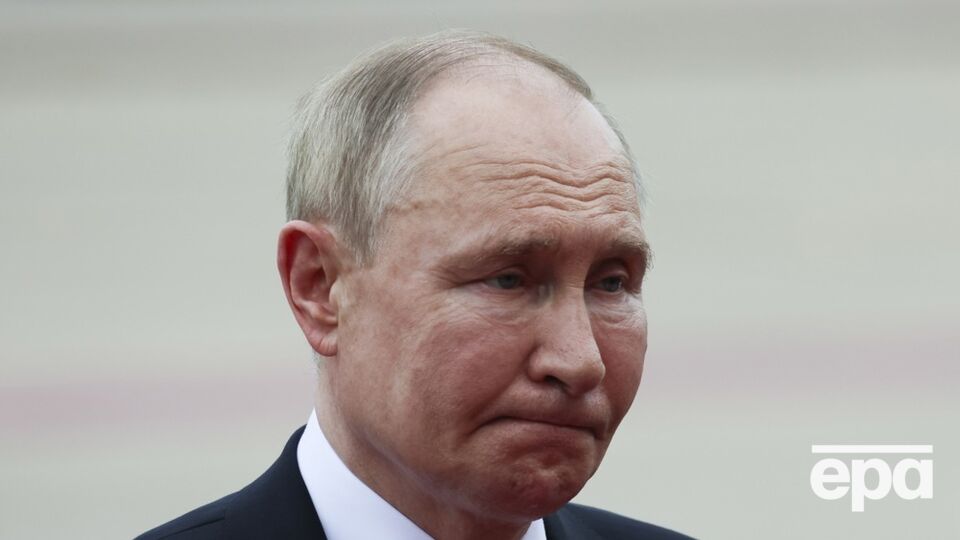 Охранник Путина обмолвился о "массовке", пока тот общался с "посетителями" храма. Видео