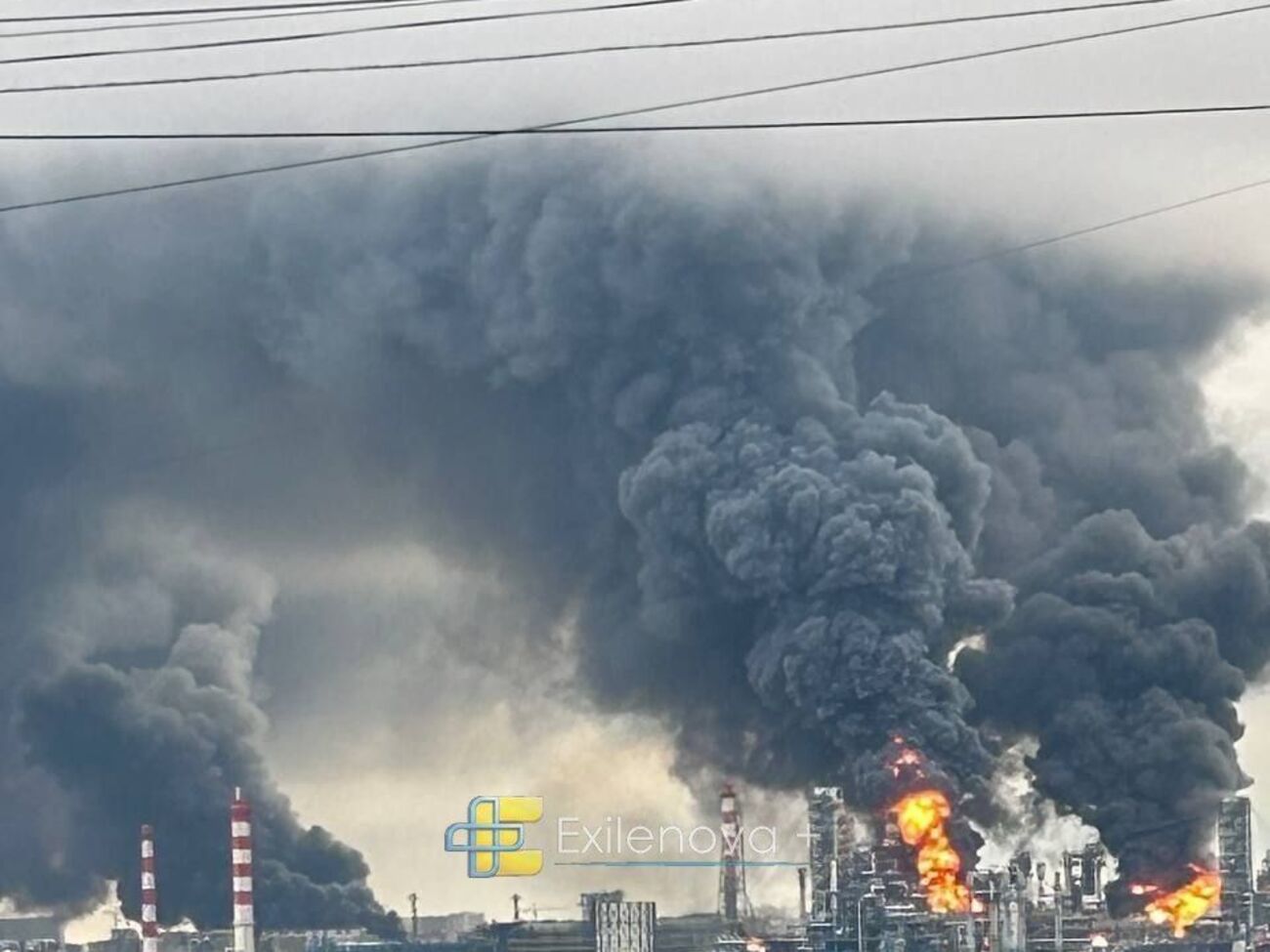 "Все горить, я звалюю звідси". Москву охопив чорних дим через другу за тиждень масовану атаку