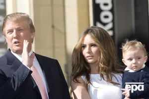 Біограф розповів нові подробиці про особисте життя Трампа: Меланії немає поруч із ним, він самотній