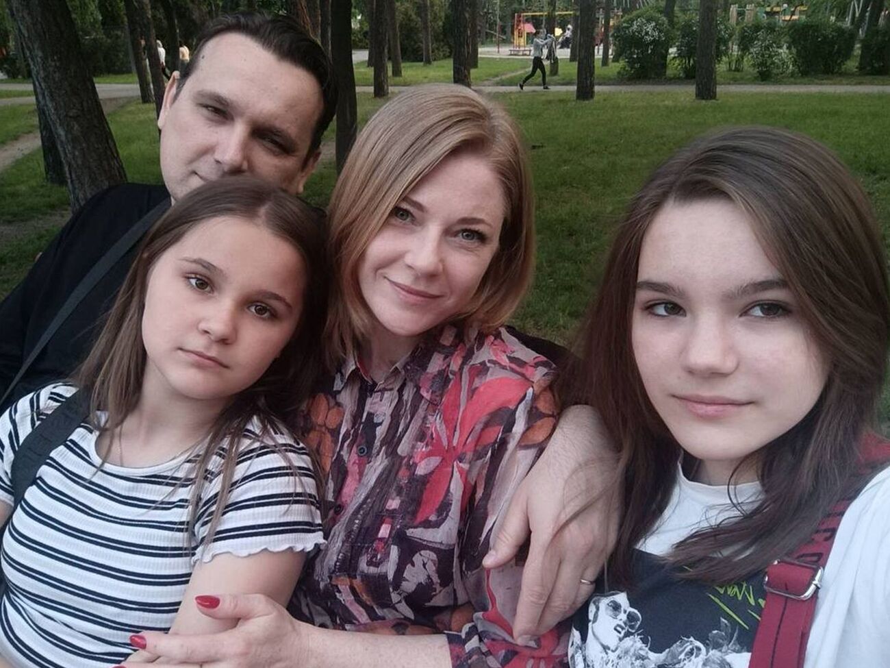 "Вітя був лікарем від Бога". Історія Світлани та Катерини Брагуца увійшла до Музею "Голоси Мирних" Фонду Ріната Ахметова 