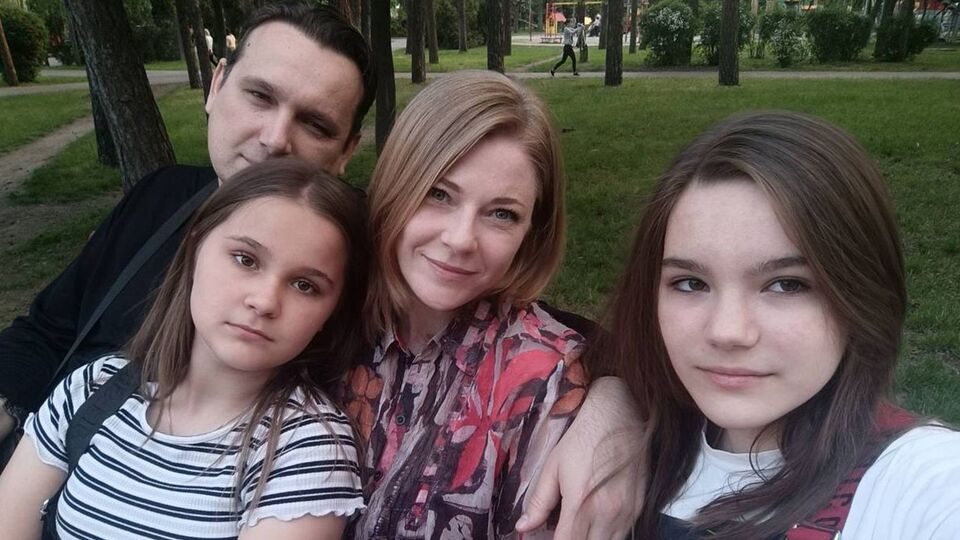 "Вітя був лікарем від Бога". Історія Світлани й Катерини Брагуца увійшла до музею "Голоси Мирних" Фонду Ріната Ахметова