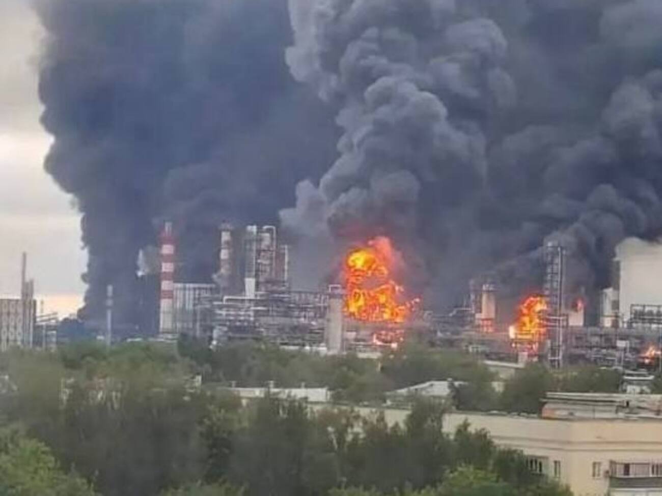 Московський НПЗ повністю зупинено на невизначений термін. Генштаб ЗСУ заявив про ураження