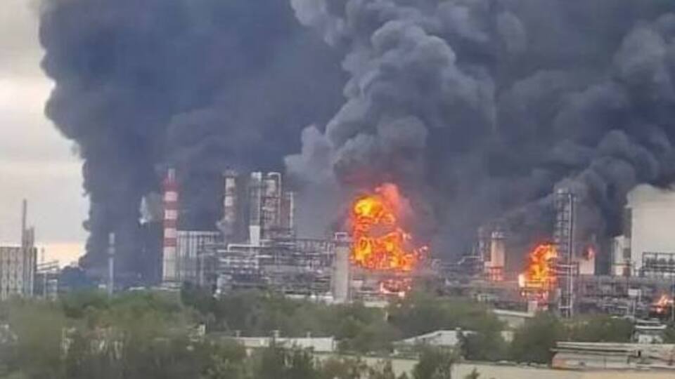 Московський НПЗ повністю зупинено на невизначений строк. Генштаб ЗСУ заявив про ураження