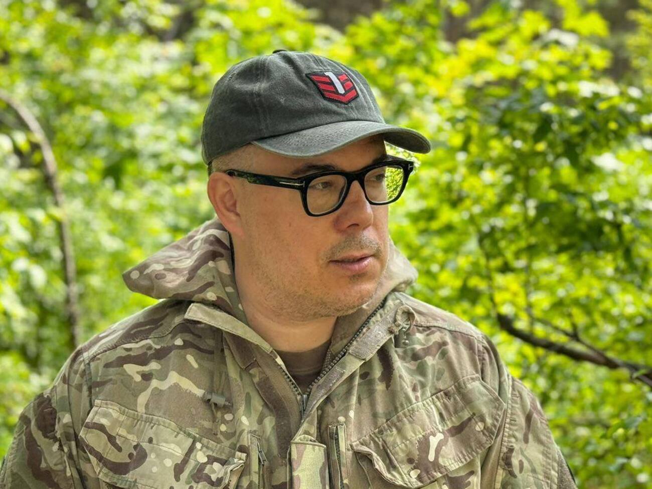 Росіяни і пакети. Дружина російського голкіпера натякає, де бачить свого благовірного