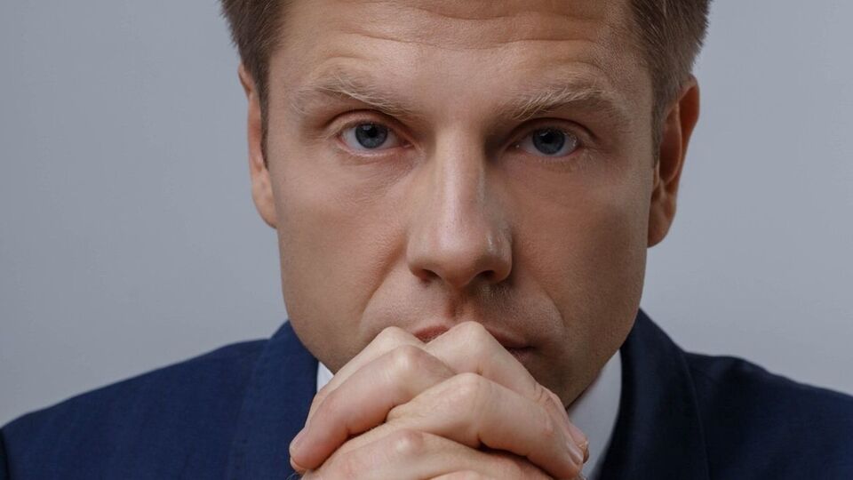 Нардеп Гончаренко неожиданно стал продавцом рыбы на Привозе. Он пил вино прямо на базаре