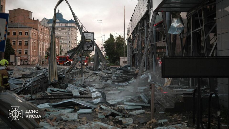 "Нас засипало, все затягнуло димом". Уночі по Україні влучило 30 балістичних ракет. Які наслідки