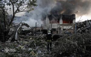 "Тримала чужу дитину з відірваною кінцівкою". Адвокатка розповіла про страшну трагедію сім'ї в Києві