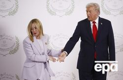 Трамп заявив, що Мелоні благала його про фото, вона назвала його боягузом. Головне про сварку колись близьких союзників