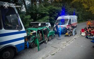 12 людей у салоні легковика. Кількість загиблих дітей у ДТП у Броварах зросла. Фото