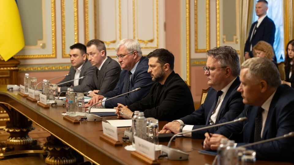 Зеленський про переговори: Ми даємо можливість "рускім" обирати формат