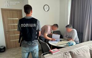 Ексочільник Мінкульту дістав підозру через схему виїзду чоловіків за кордон як "артистів"