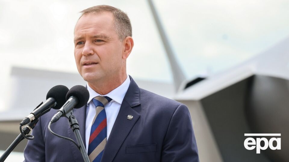 У канцелярії президента Польщі пояснили, чому відібраний у Зеленського орден ще є у Муссоліні й Шредера