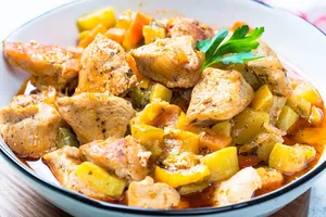 Залейте кабачки этим и запеките. Более вкусное блюдо трудно найти
