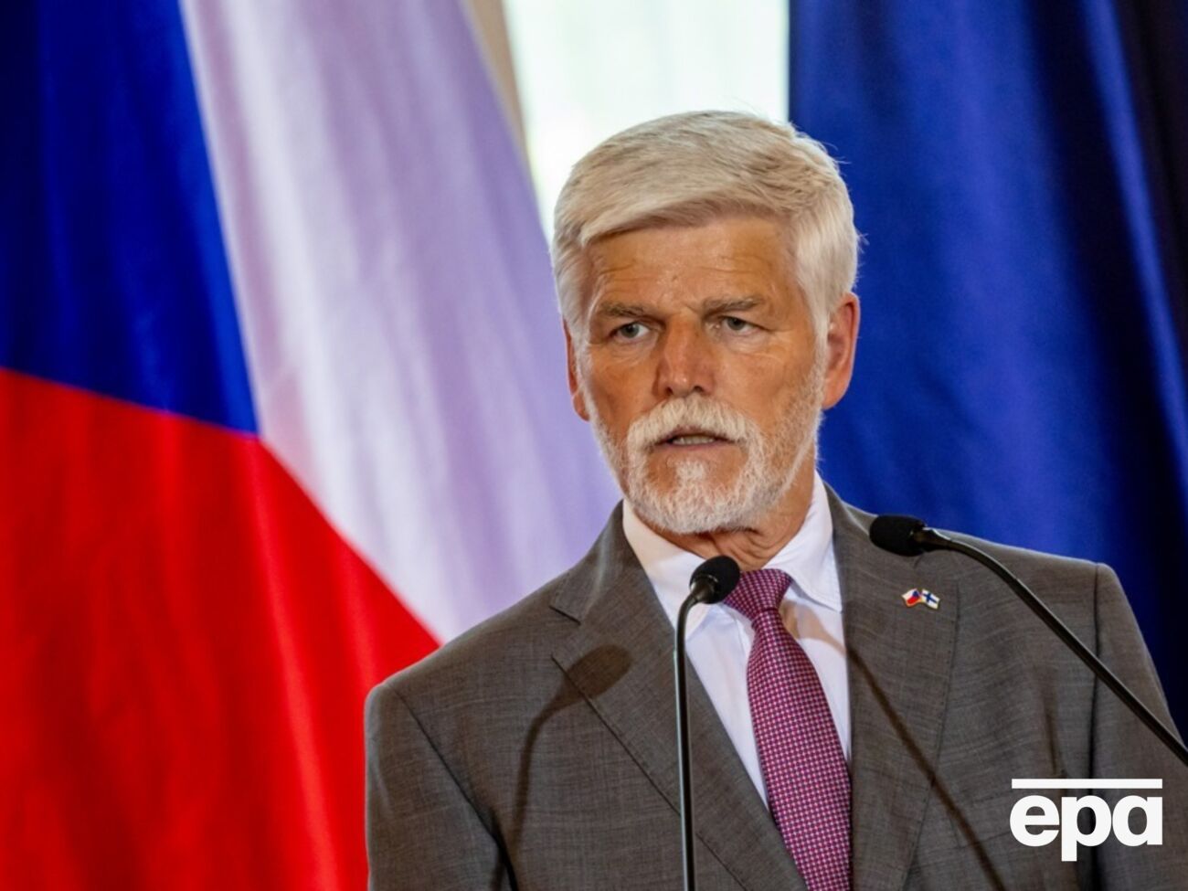 Уряд Чехії не пустив президента Павела на саміт НАТО