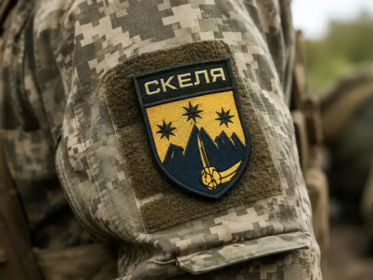 Катування, побиття та суїциди. "Бабель" опублікував велике розслідування про "Скелю". Що кажуть у полку 