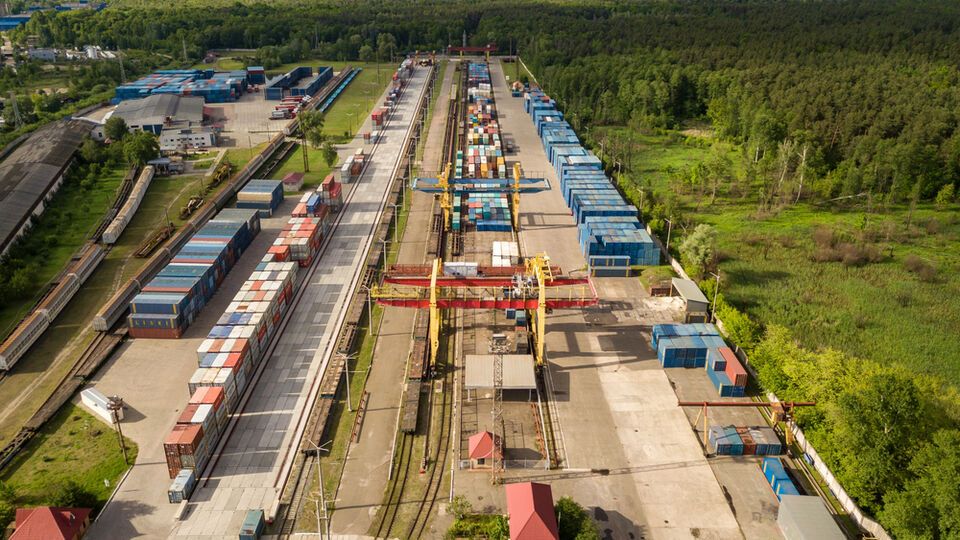 Підвищення вантажних тарифів залізниці нашкодить аграріям, особливо у прифронтових регіонах – УКАБ