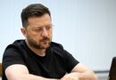 Зеленский рассказал, как отреагировал на полет над Москвой люка с резервуара НПЗ