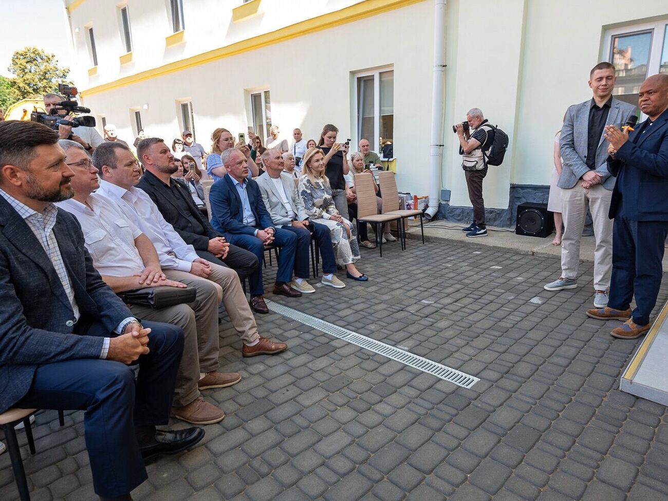 У Чернівцях відкрили соціальне житло для маріупольців за підтримки Фонду Ріната Ахметова