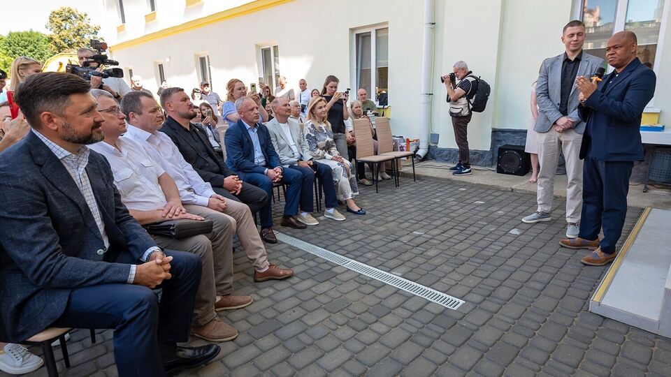 У Чернівцях відкрили соціальне житло для маріупольців за підтримки Фонду Ріната Ахметова