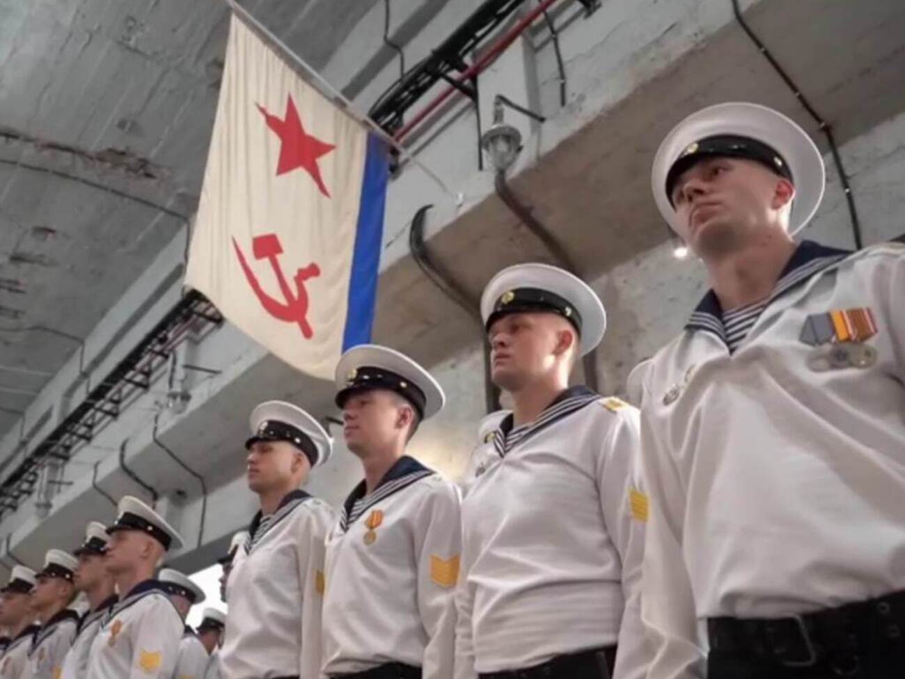 "Глибинний народ". У Криму випуск Чорноморського училища імені Нахімова відбувся під землею 
