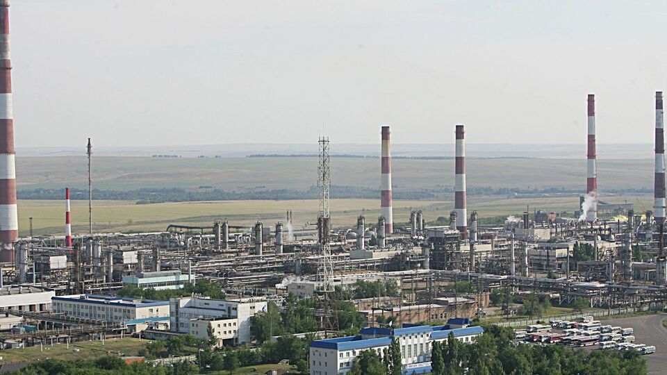 "Хе-хе. Оце війна цікава". В Оренбурзькій області РФ під атакою дронів могло опинитися два заводи "Газпрому"