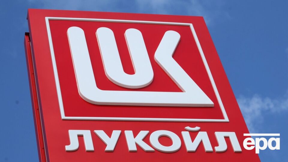 Найбільший НПЗ "Лукойлу" зупинився після атаки дронів – Reuters