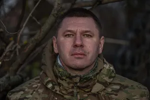 Це тиск на електорат Путіна. А в діда ще бомбить після останнього листа