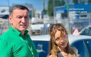 "За рулем – официально". Тина Кароль впервые получила водительское удостоверение. Фото