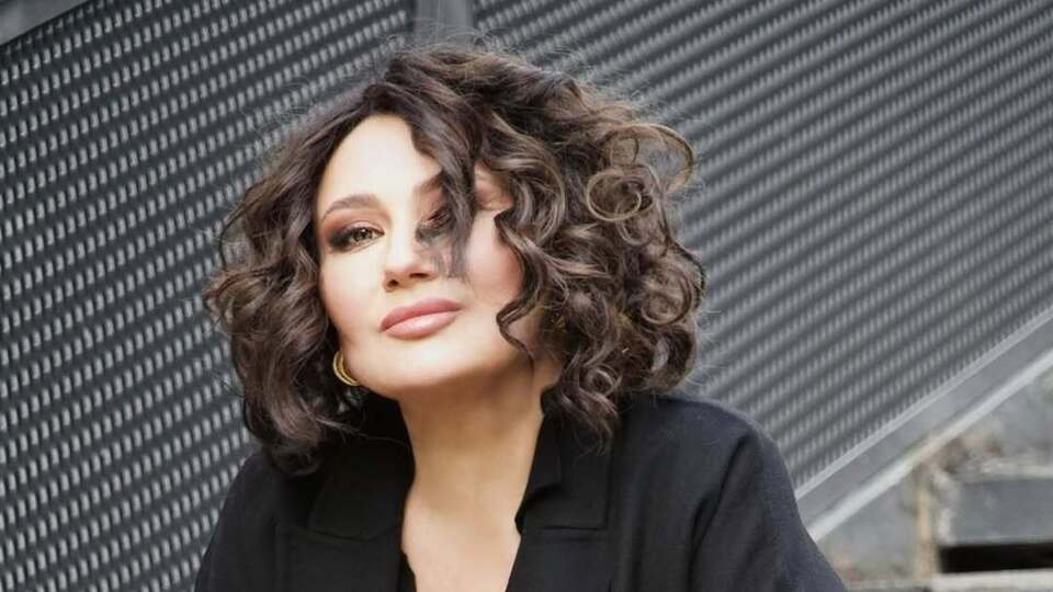 "Головне, що ви не постраждали". Через російські обстріли в будинку Мозгової обвалилася стеля. Фото