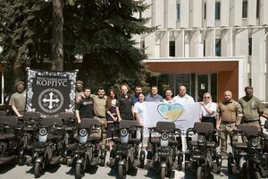 20 електроскутерів для захисників: Християнський корпус, БФ молодіжної ініціативи "Надія" й Валерій Дубіль передали допомогу UNBROKEN
