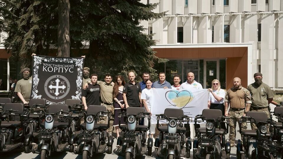 20 електроскутерів для захисників: Християнський корпус, БФ молодіжної ініціативи "Надія" й Валерій Дубіль передали допомогу UNBROKEN