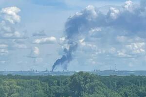 За 1500 км. Україна уразила два з трьох НПЗ у російській Уфі. І це ще не все